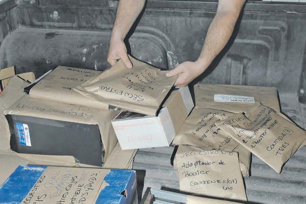 Secuestran material informaacutetico en busca de pornografiacutea infantil