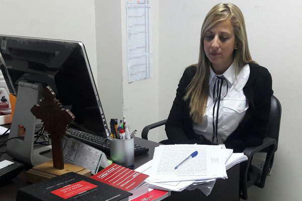 Discutioacute con su ex pareja y eacuteste le pegoacute con un bozal para caballos 