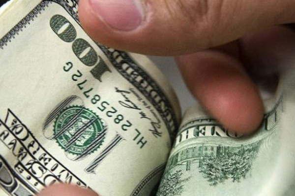 Bajaron las acciones el doacutelar quedoacute a 1515 retrocedieron los precios de los granos