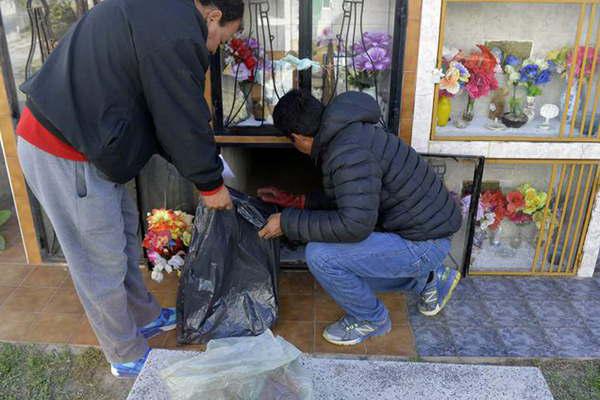 Vaacutendalos habriacutean robado urnas en La Misericordia