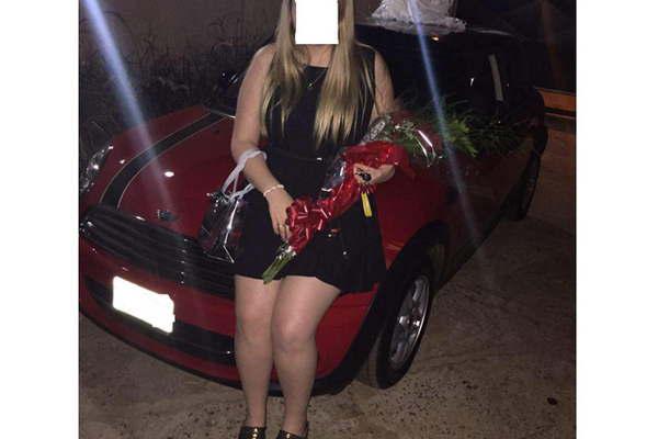 Le regalaron un Mini Cooper por su cumpleantildeos  de 15 chocoacute y matoacute a un motociclista 