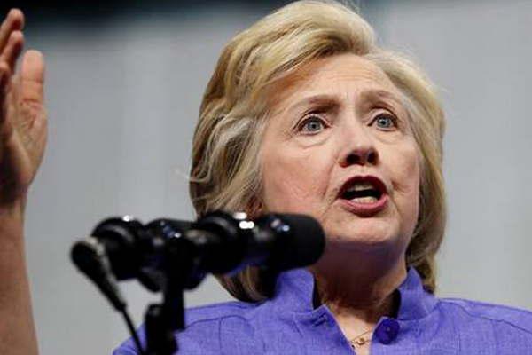 El FBI descubrioacute otros 15000 correos electroacutenicos de Hillary Clinton