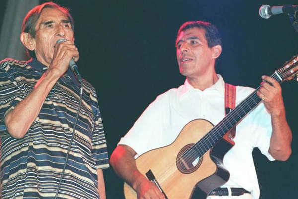 Por hacer escuchar la chacarera mi viejo nos ha hecho padecer a todos nosotros 