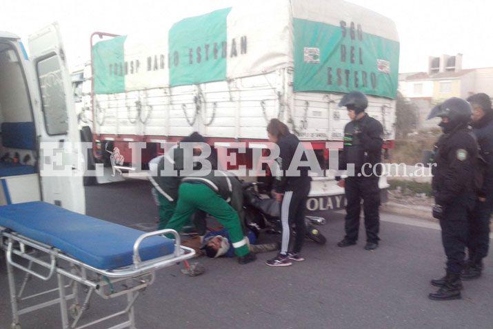 Herido tras chocar un camioacuten estacionado