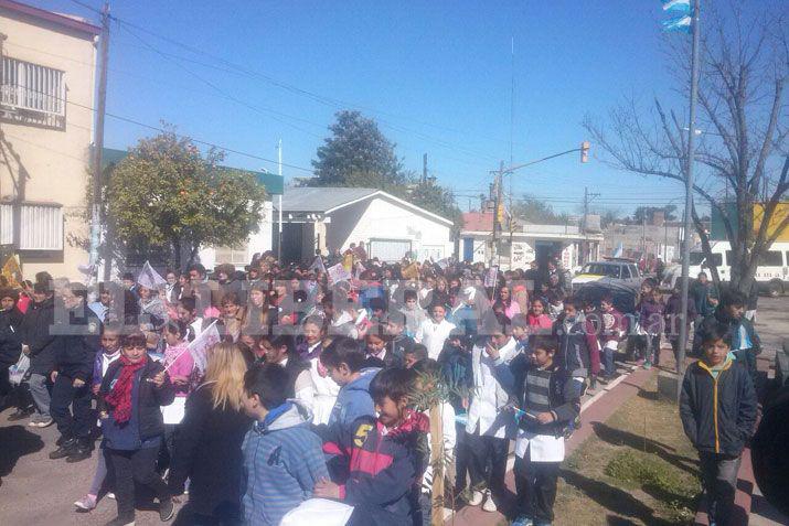 La Virgen de Sumampa continuacutea su peregrinar en honor a Mama Antula