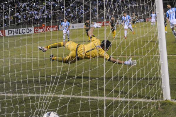 Racing se hizo fuerte en Salta 