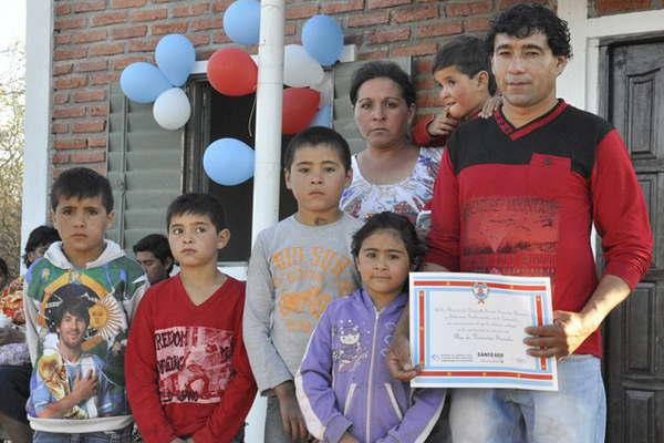 El Gobierno entregoacute  viviendas sociales en el departamento Loreto