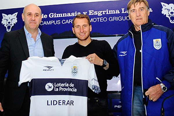 Dariacuteo Botinelli en su primera praacutectica con el plantel ya se perfila para ser titular