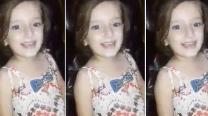 Impactante video- cantaba con su madre y le cayoacute una bomba