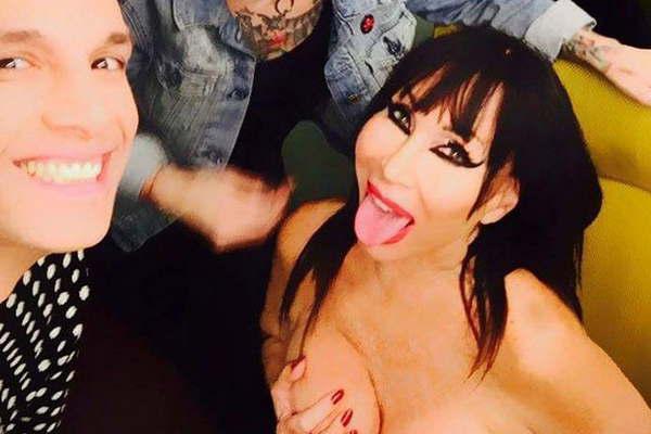 Moria Casaacuten mostroacute sus pechos en la red social Instagram 