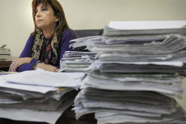 Ordenanza de escuela preso por abuso de hijastra