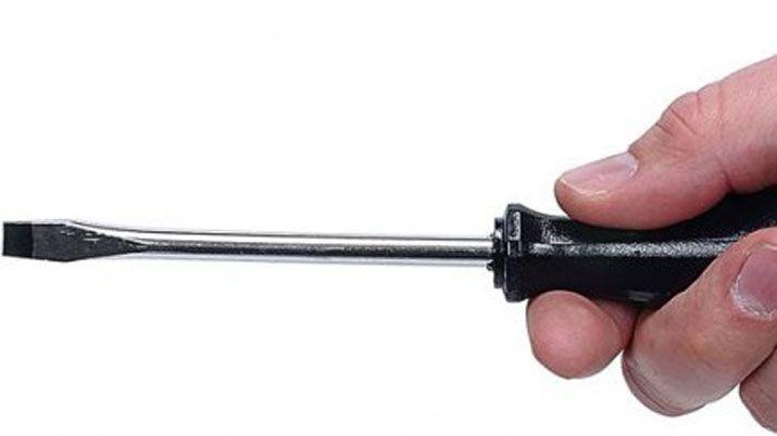 Hieren con un destornillador a dos joacutevenes para robarles un celular