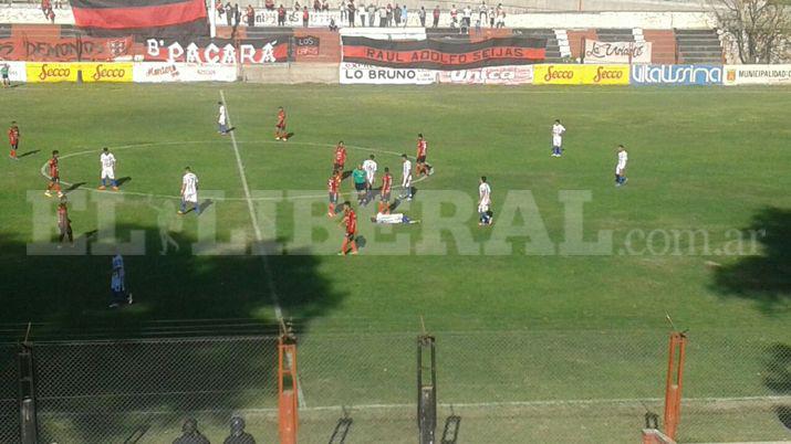 Comercio le ganoacute 1 a 0 a Unioacuten Santiago