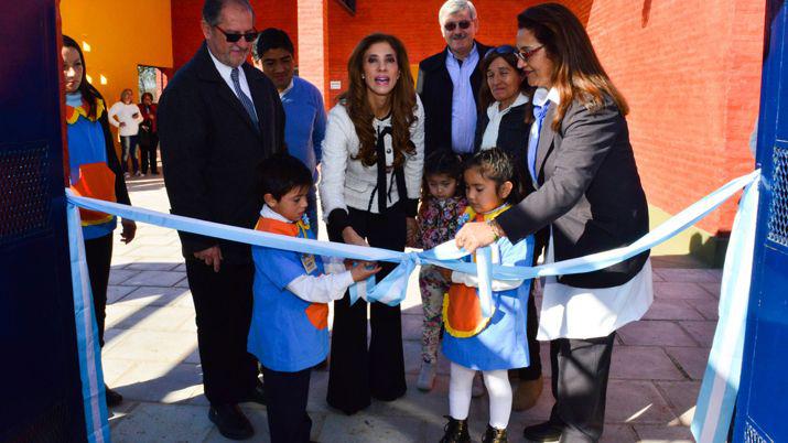 La gobernadora inauguroacute un jardiacuten de infantes en Quebracho Coto