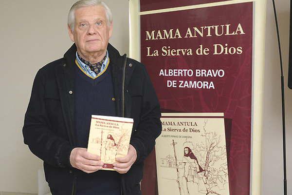 Bravo de Zamora presentoacute la reedicioacuten del libro de Mama Antula