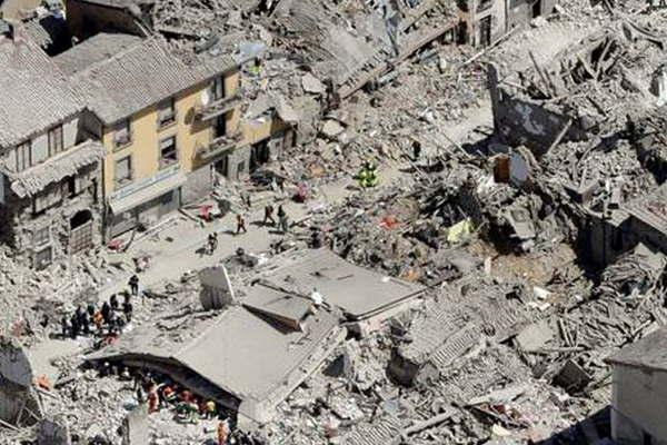 Luis Bellomo aseguroacute que no hay santiaguentildeos afectados por el sismo