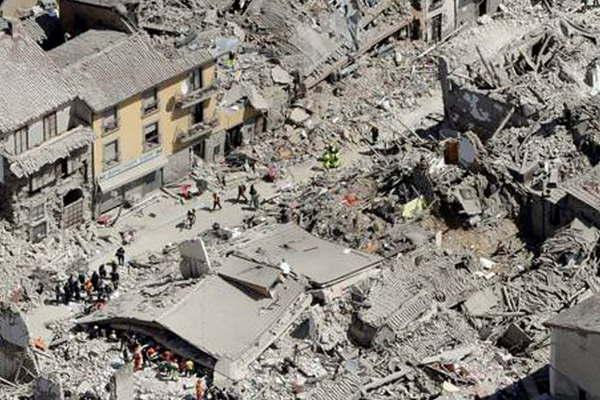 Luis Bellomo aseguroacute que no hay santiaguentildeos afectados por el sismo