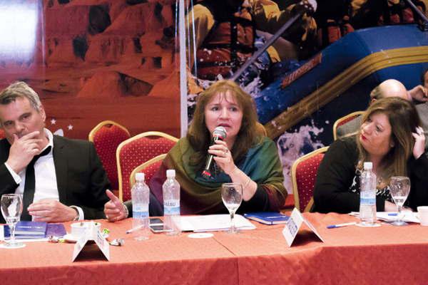 Santiago participoacute de un encuentro sobre la lucha contra las drogas