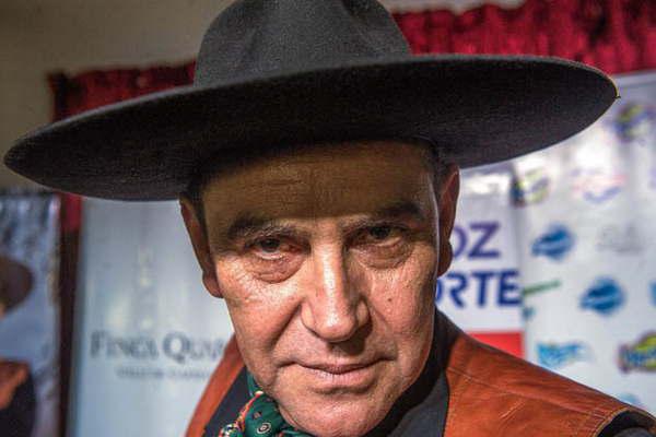 El Chaquentildeo Palavecino le canta a Yupanqui 