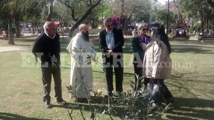 En la Plaza Libertad oraron por la paz mundial