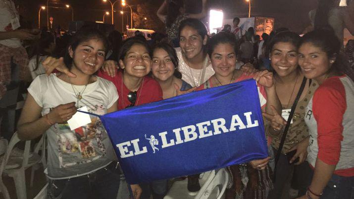 Mama Antula canta y baila junto a los joacutevenes en la vigilia