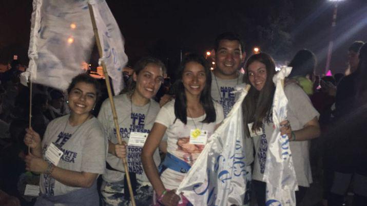 Mama Antula canta y baila junto a los joacutevenes en la vigilia