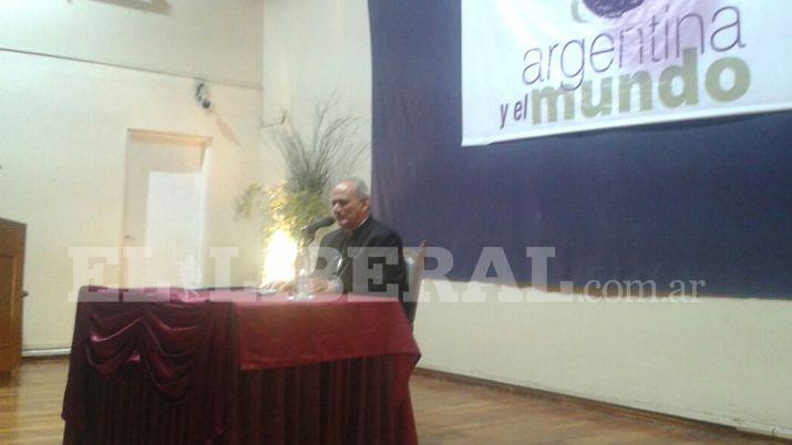 Monsentildeor Marcelo Saacutenchez Sorondo disertoacute para los santiaguentildeos