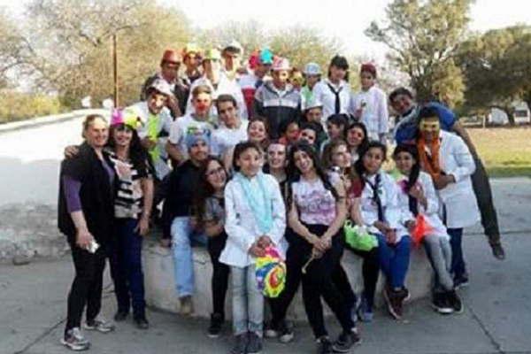 Delegacioacuten de un colegio bonaerense visitoacute el departamento Choya