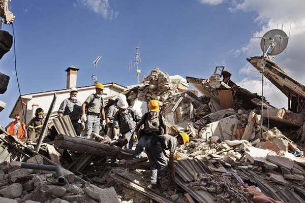 Italia estaacute de luto por el terremoto que ya provocoacute 281 muertos