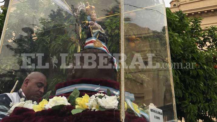 Partioacute la peregrinacioacuten desde la Catedral hacia la beatificacioacuten