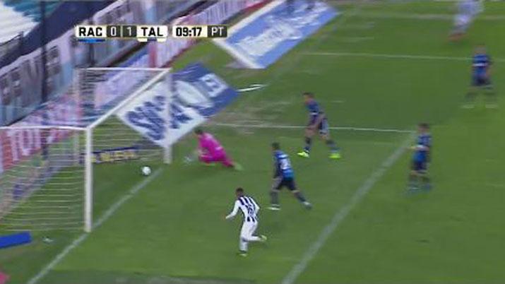 Un error del arquero de Racing le posibilitó el gol para los cordobeses