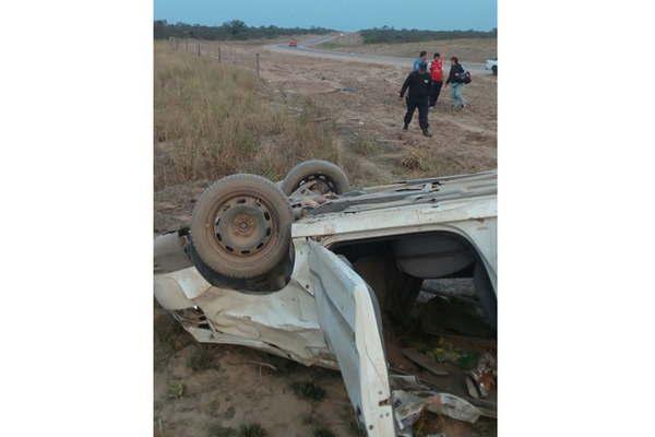 Matrimonio grave tras protagonizar un violento vuelco sobre la ruta provincial 8 