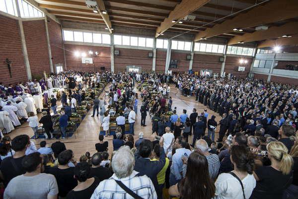 Masivo funeral de Estado por las viacutectimas del terremoto en Italia