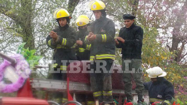 Profundo dolor en el uacuteltimo adioacutes al jefe de bomberos de Quimili