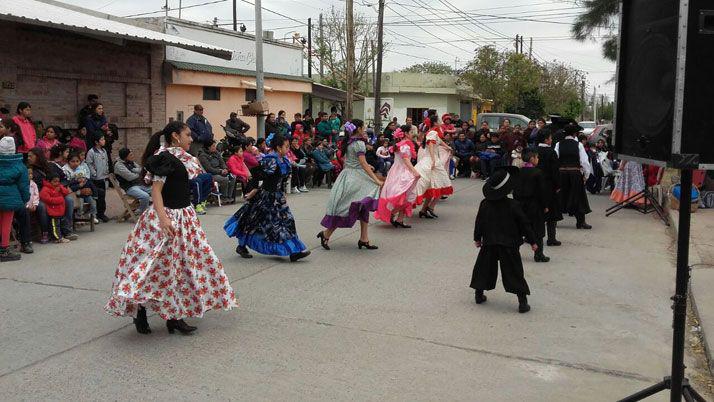 Joacutevenes del barrio San Martiacuten organizaron festejo por el diacutea del nintildeo