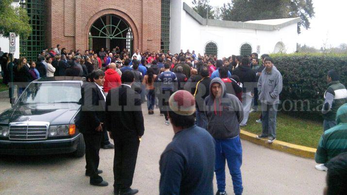 Familiares y compantildeeros de trabajo despidieron al remisero asesinado