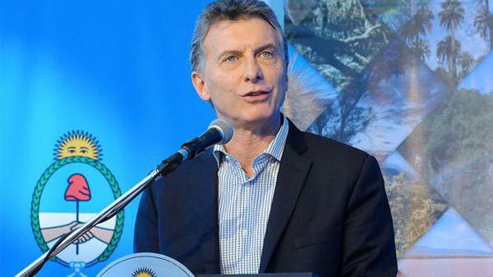 El presidente volvioacute a la cliacutenica donde se operoacute de la rodilla