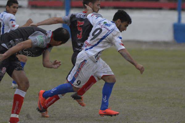Unioacuten Santiago ganoacute por primera vez y salioacute del fondo