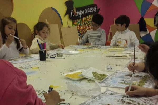 Dictaraacuten el taller Sembrando conciencia cosechando espacios 