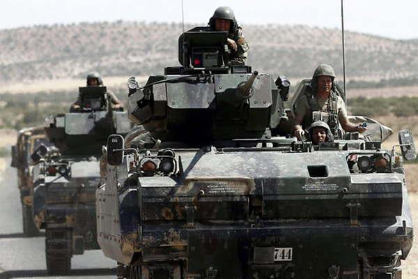Turquiacutea avanza en el norte de Siria y dejoacute decenas de muertos