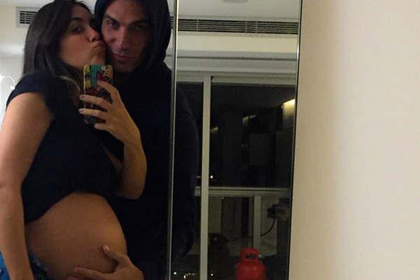 Floppy Tesouro mostroacute su pancita de 38 semanas 