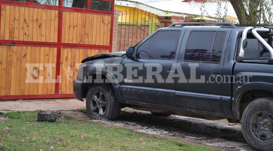 Investigan incendio en una camioneta en Antildeatuya