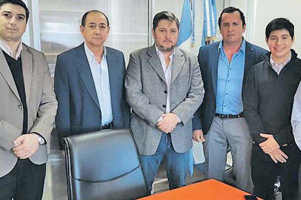 Defensoriacutea del Pueblo recibioacute a dirigentes de institucioacuten una deportiva