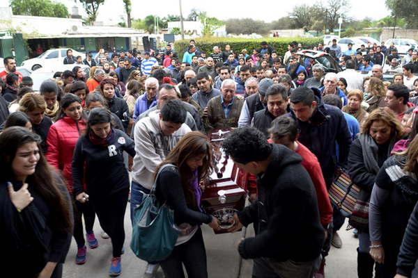 El menor drogado asesinoacute al remisero mientras conduciacutea