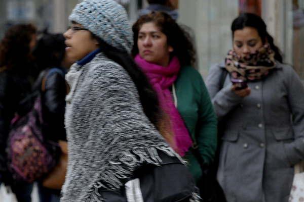 La temperatura seguiraacute en descenso y podriacutea llover el viernes