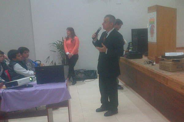 Brindan talleres de drogodependencia a joacutevenes del interior