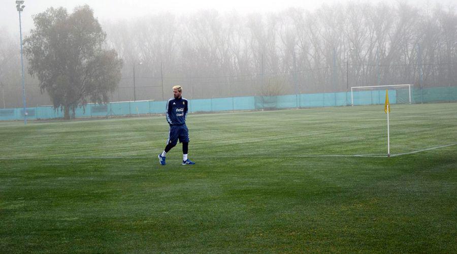 Messi llegoacute al paiacutes y ya entrena con la seleccioacuten