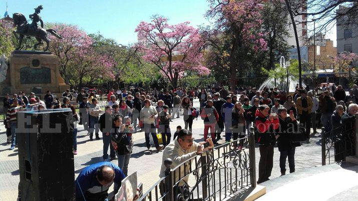 Homenajean a Fatiga Reynoso en la Plaza Libertad