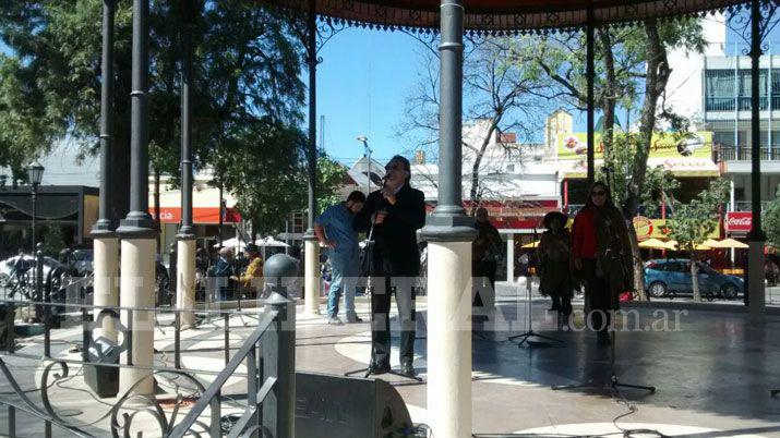 Homenajean a Fatiga Reynoso en la Plaza Libertad