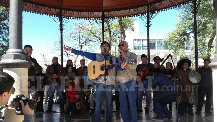 Homenajean a Fatiga Reynoso en la Plaza Libertad